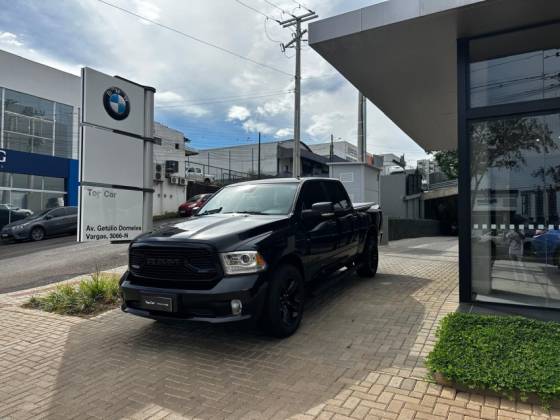 RAM CLASSIC 5.7 V8 GASOLINA LARAMIE NIGHT EDITION CD 4X4 AUTOMÁTICO RAM CLASSIC 5.7 V8 GASOLINA LARAMIE NIGHT EDITION CD 4X4 AUTOMÁTICO